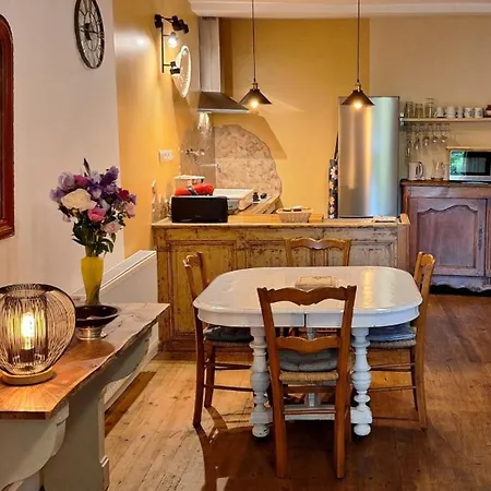 Les Dames Jeanne En Perigord 度假居 *